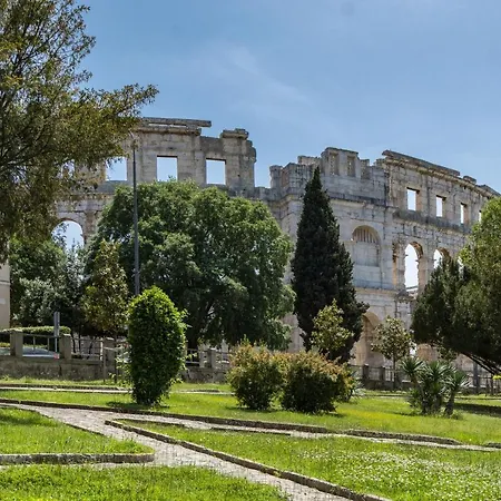 Appartement Tina Pula