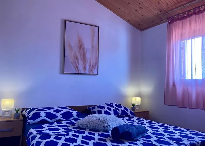 Апартаменти Tina *